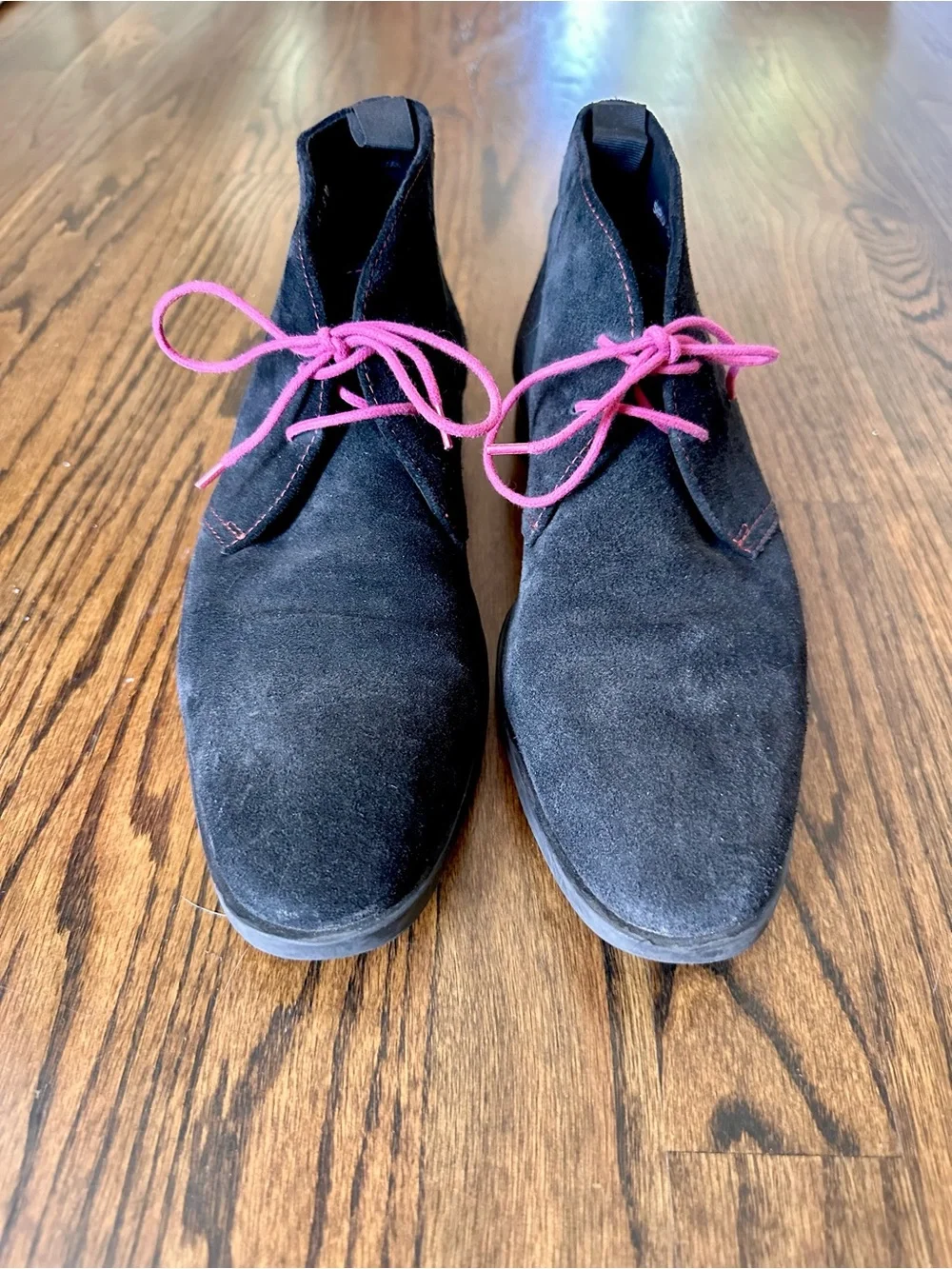 Donald J. Pliner Men's Black Suede Siri 02 Chukka Boots with Pink Laces size 8.5